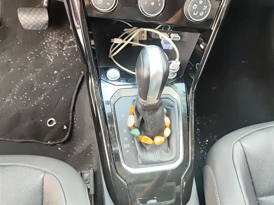 Volkswagen T-ROC exploring Songs