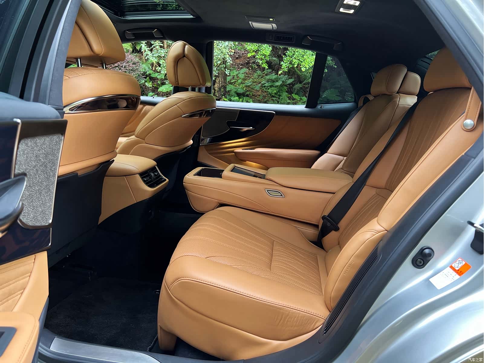 Lexus LS, 2022 11