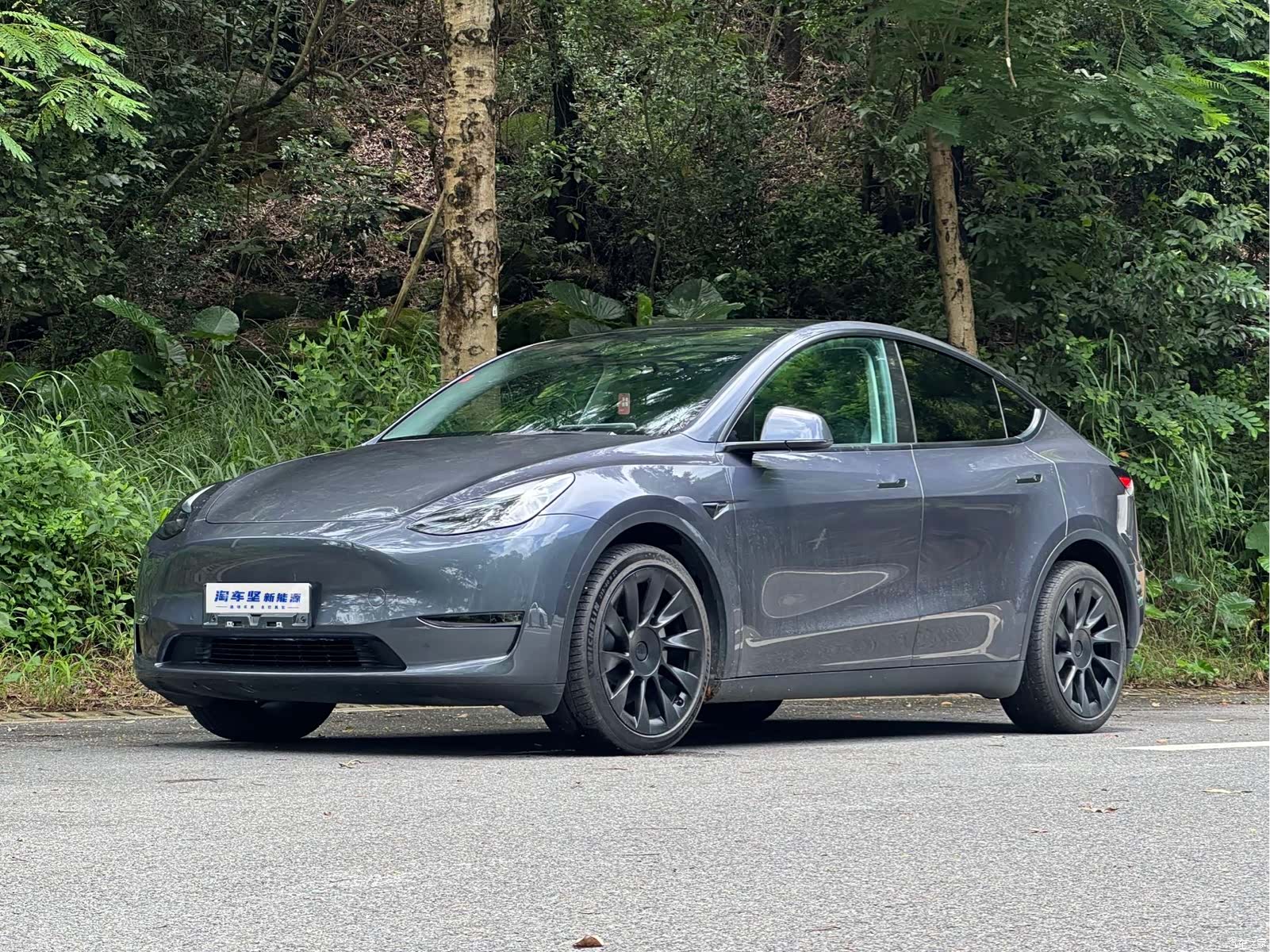 Tesla Model Y, 2023 1