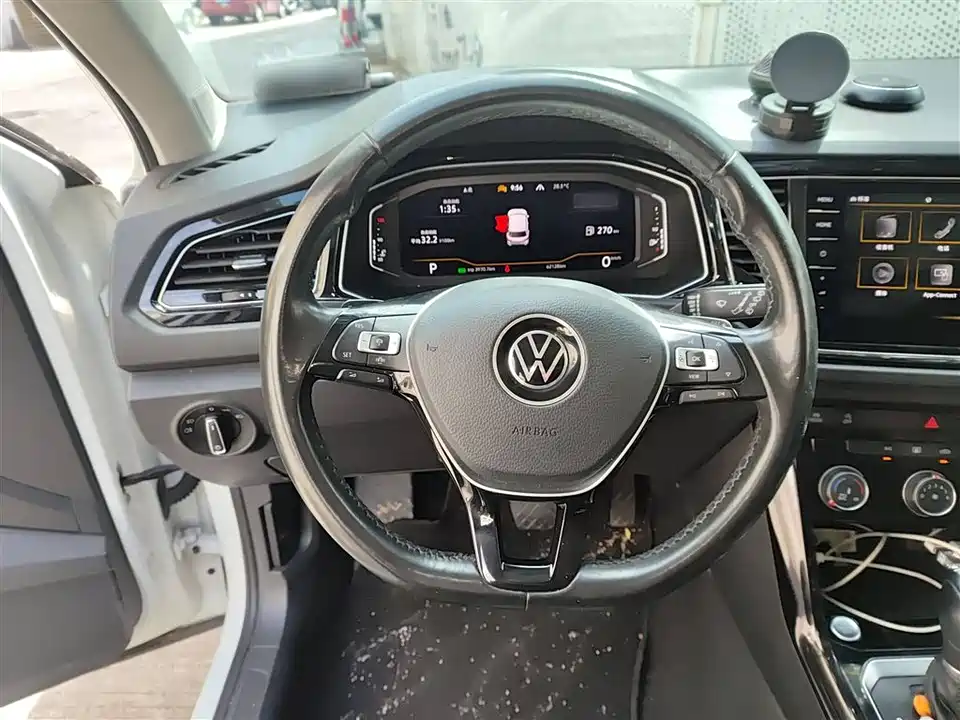 Volkswagen T-ROC exploring Songs