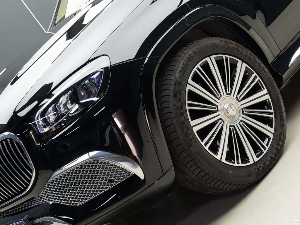 Maybach GLS, 2023 3