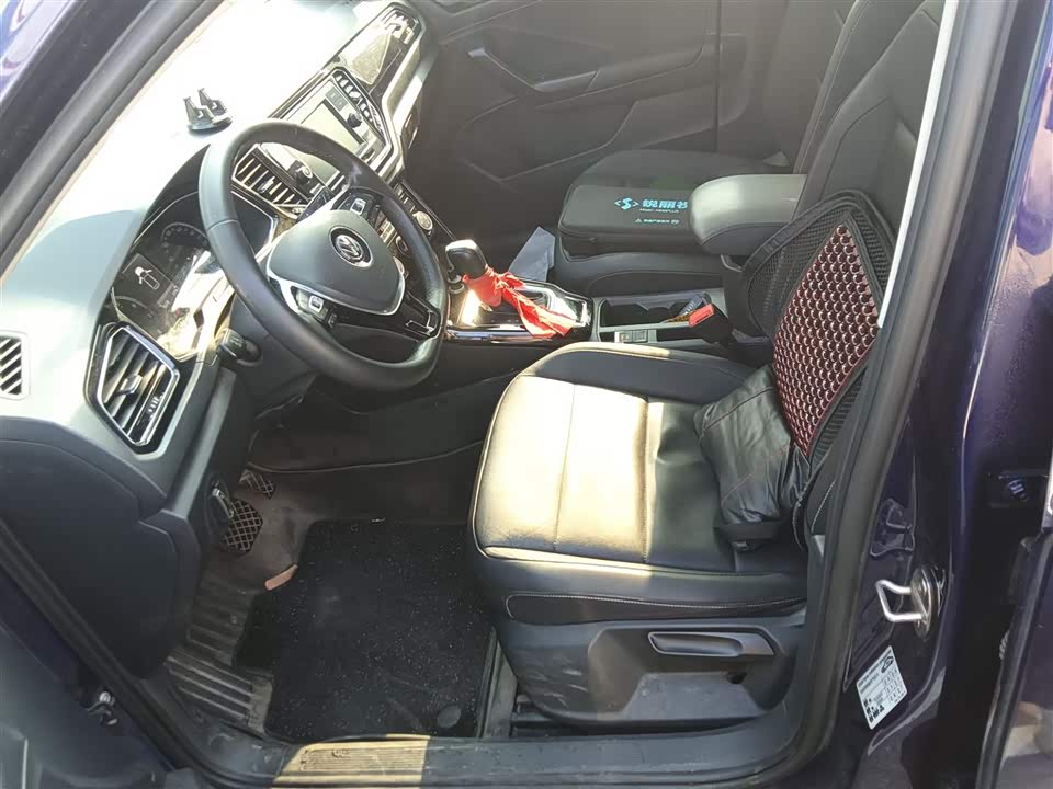 Volkswagen T-ROC exploring Songs