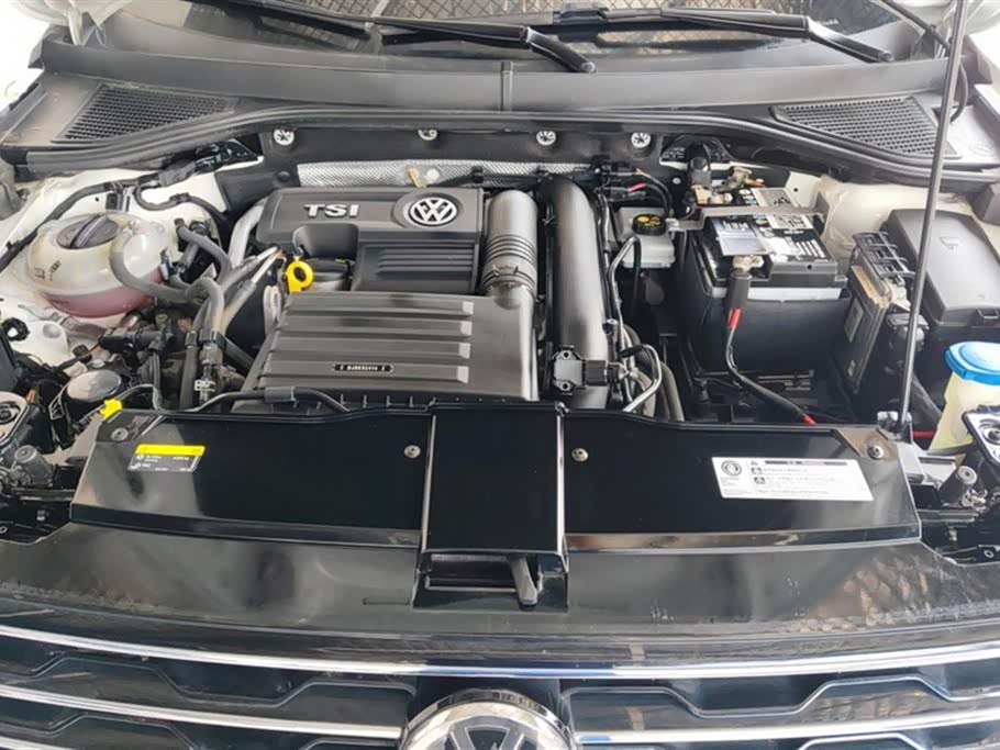 Volkswagen T-ROC exploring Songs