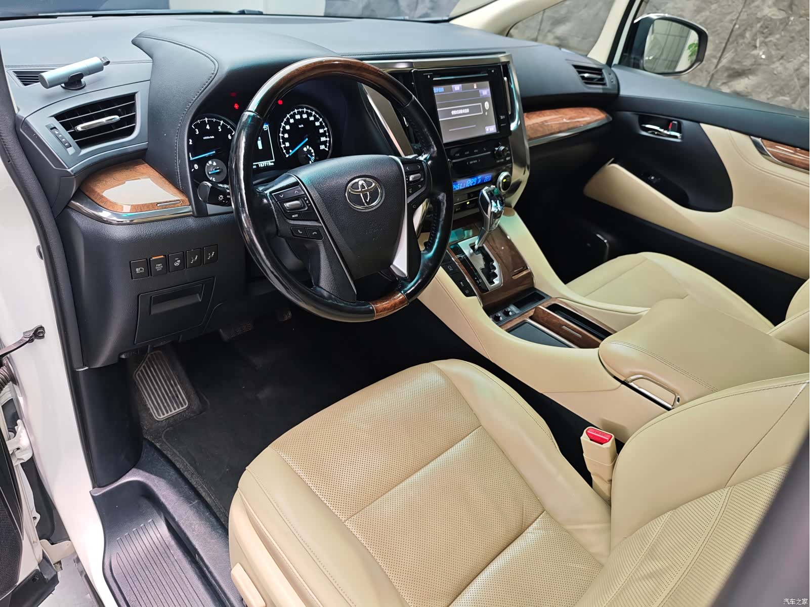 Toyota Alphard, 2018 4