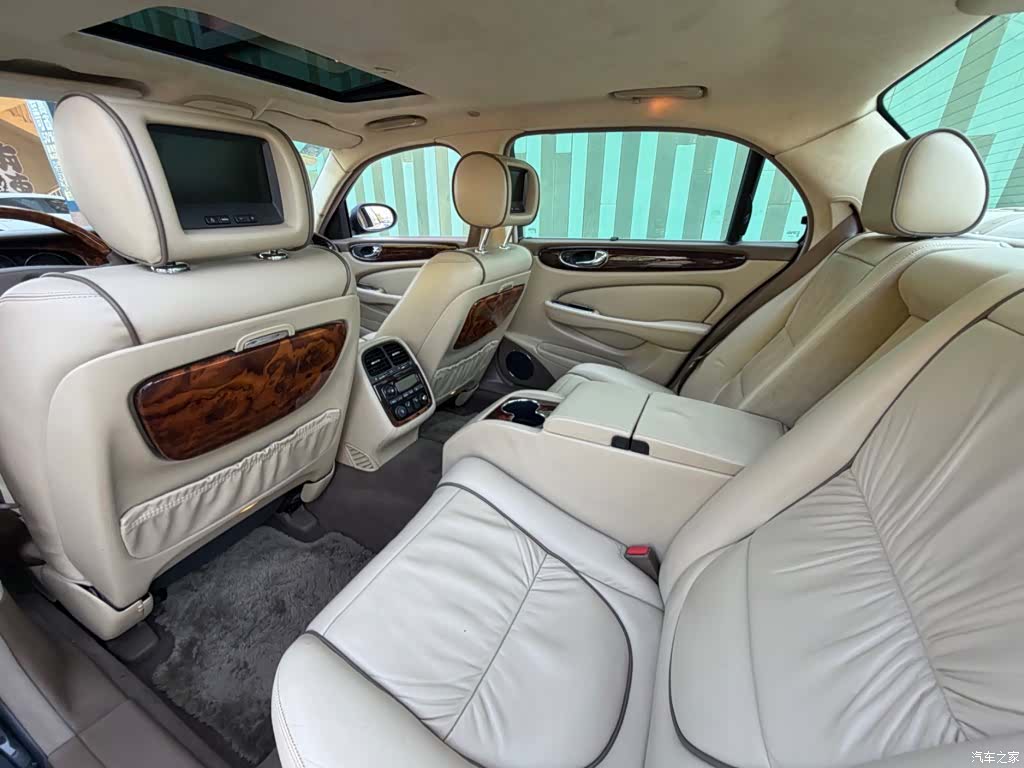 Jaguar XJ, 2005 8