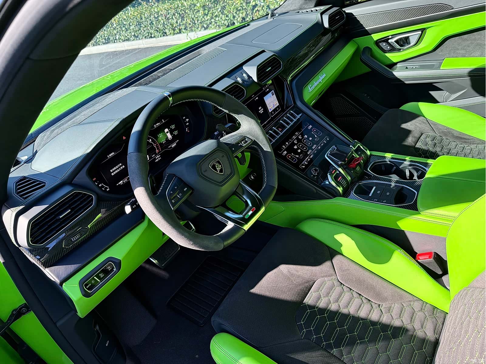 Lamborghini Urus, 2023 10