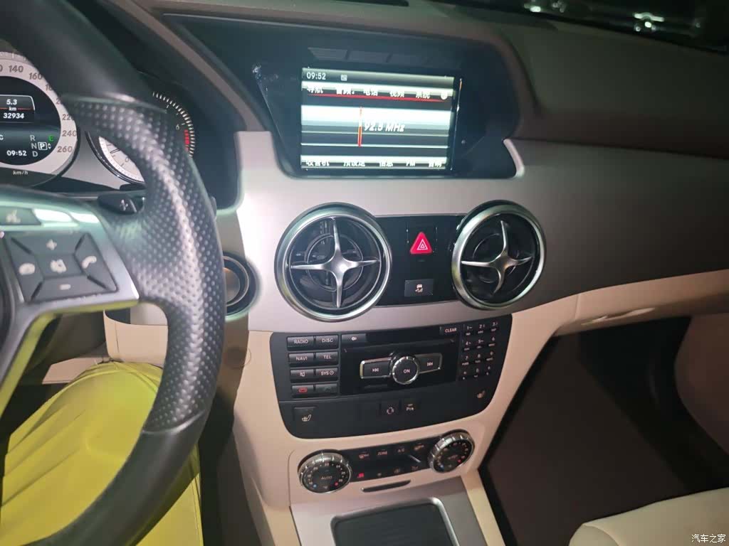 Mercedes-Benz GLK-Class, 2015 9