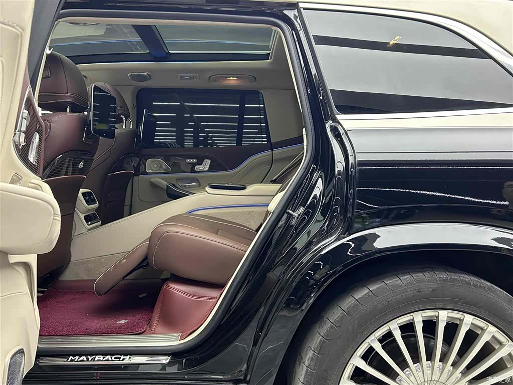 Maybach GLS, 2024 8