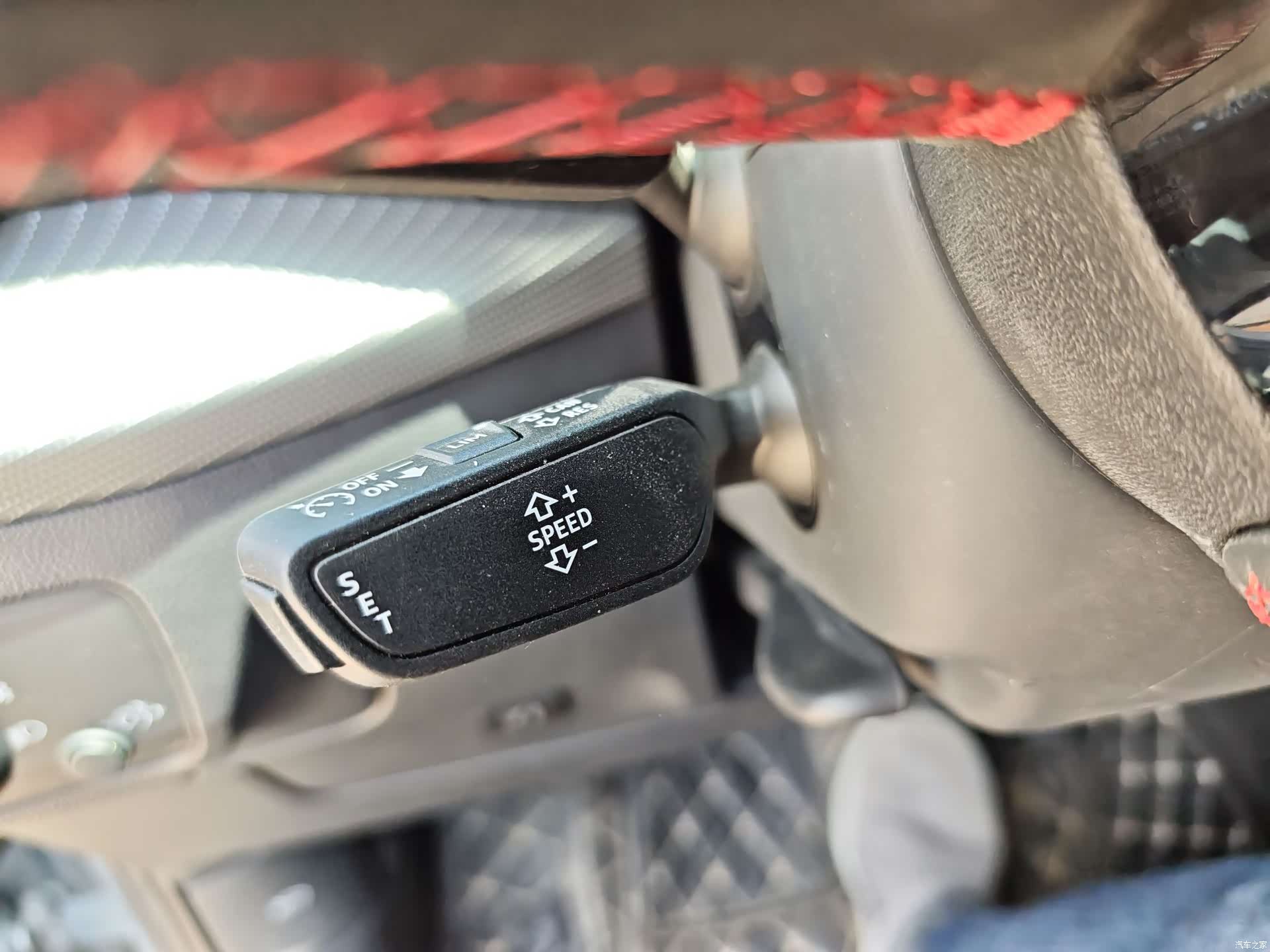Audi Q2L, 2023 16
