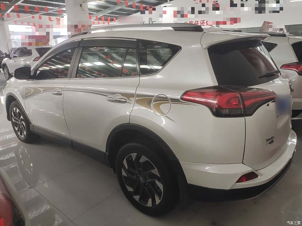 Toyota RAV4, 2017 все фото
