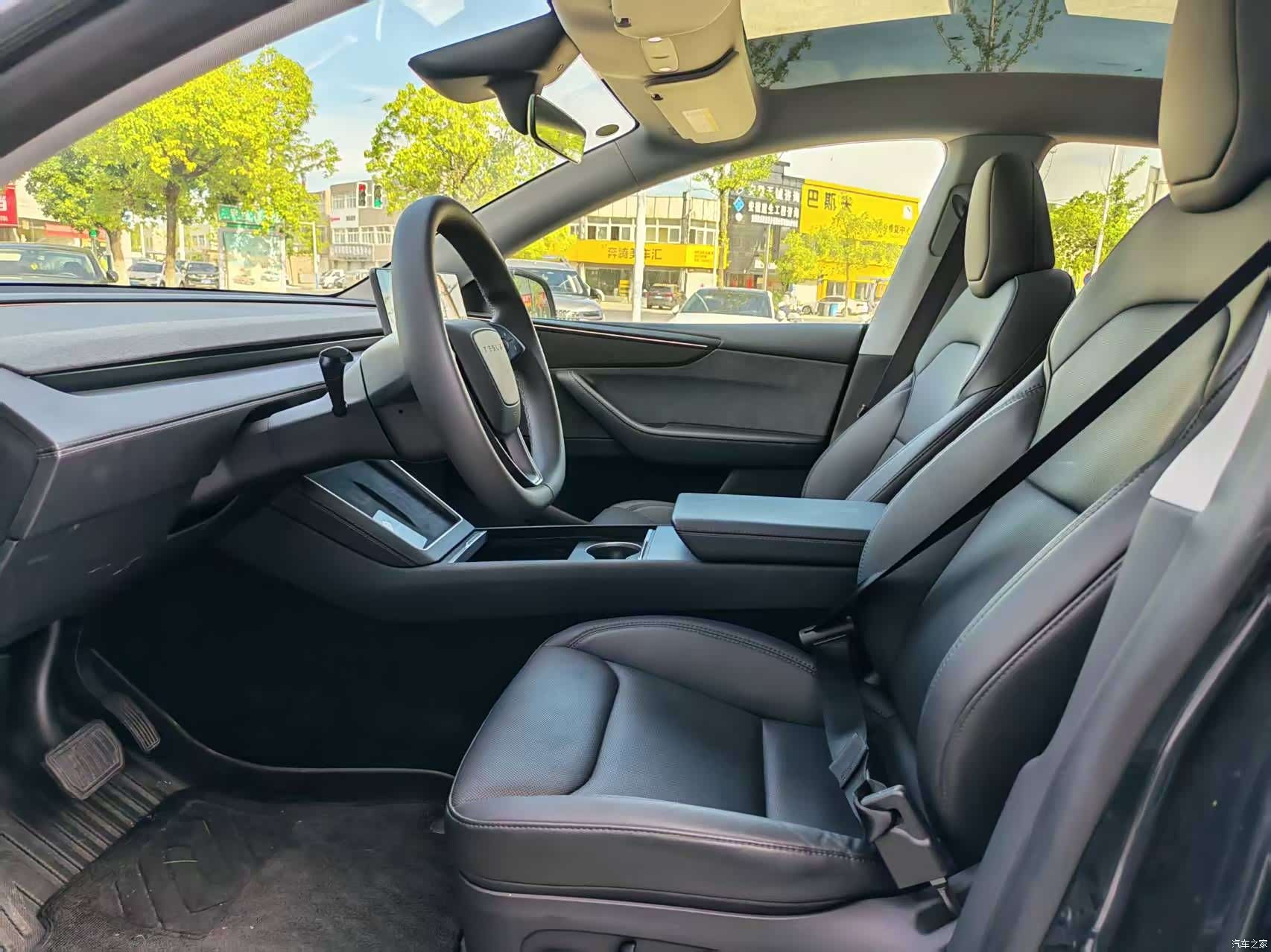 Tesla Model Y, 2025 4