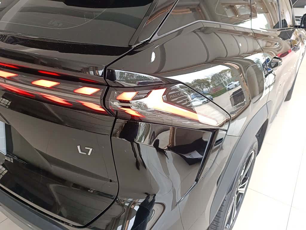 Geely Galaxy L7, 2023 24