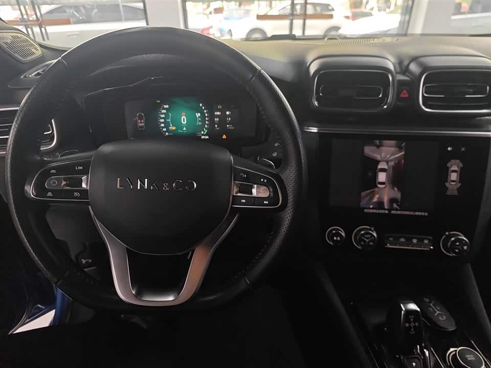 Lynk & Co 03