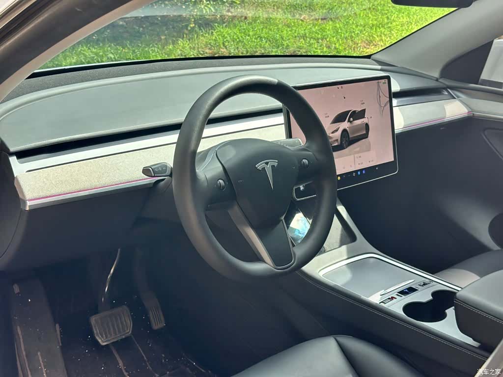 Tesla Model Y, 2024 7