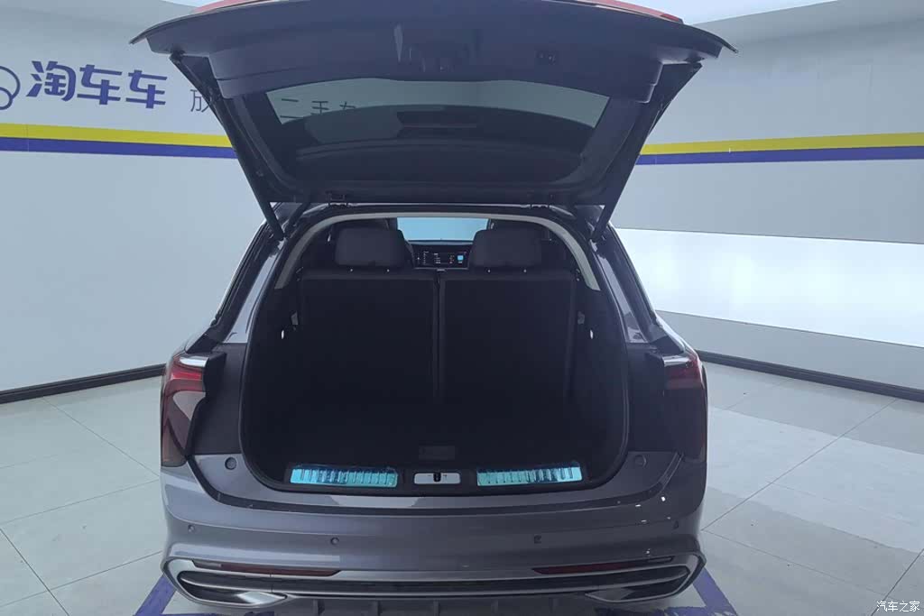 Hongqi E-HS9, 2023 4
