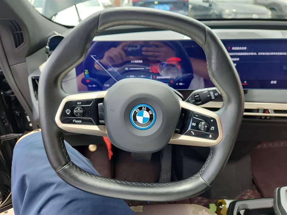 BMW iX
