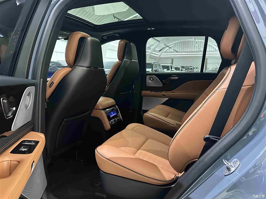 Lincoln Aviator, 2025 10
