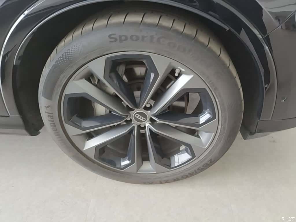 Audi Q7, 2025 14