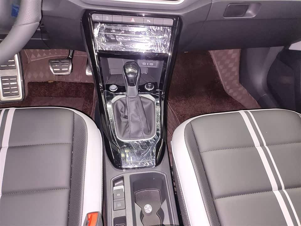 Volkswagen T-ROC exploring Songs