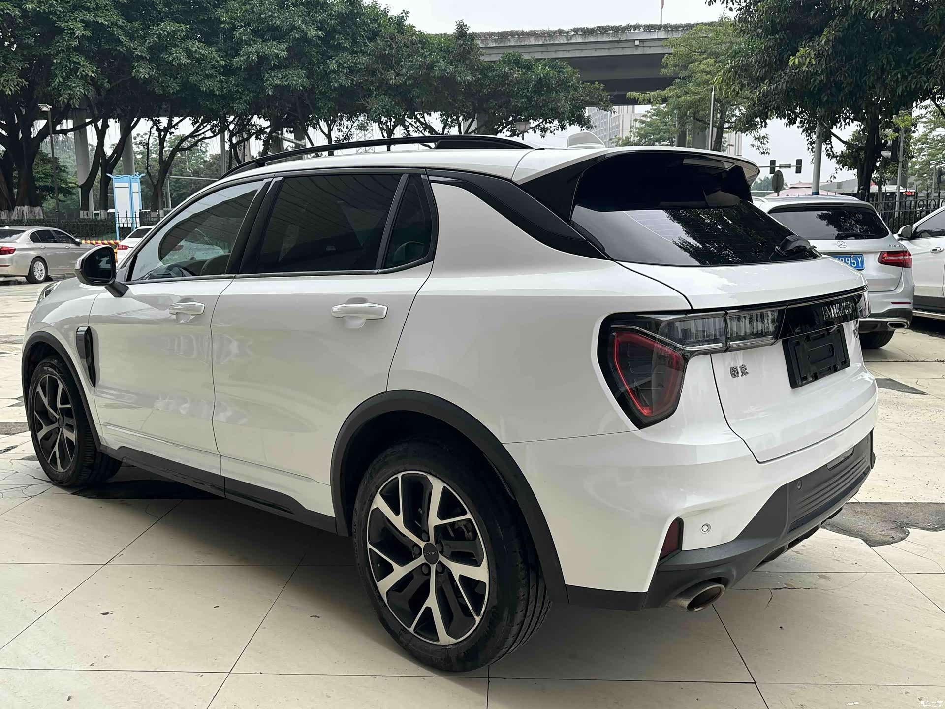 Lynk & Co 01, 2022 все фото
