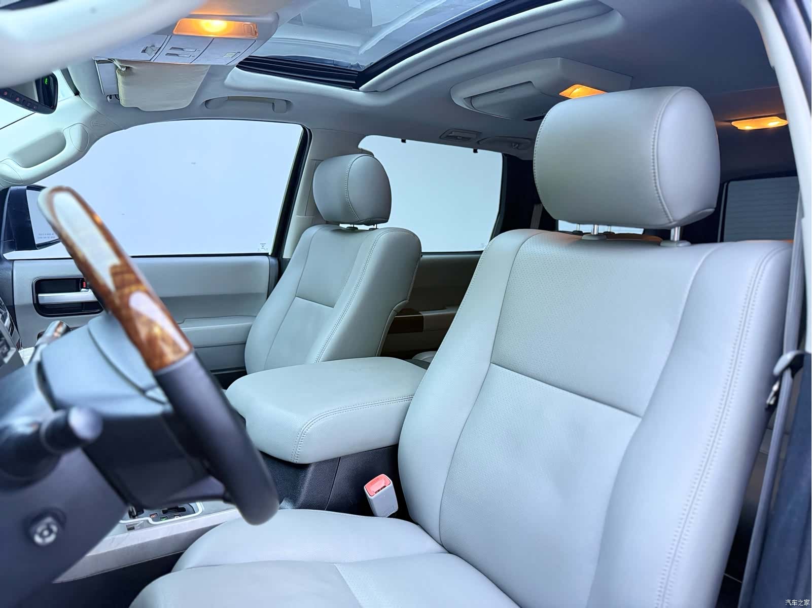 Toyota Sequoia, 2011 все фото