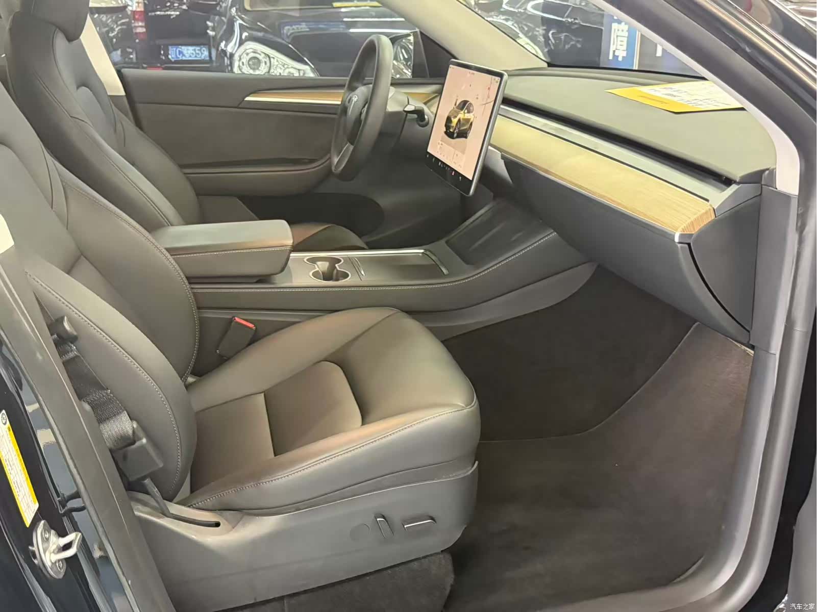 Tesla Model Y, 2022 16