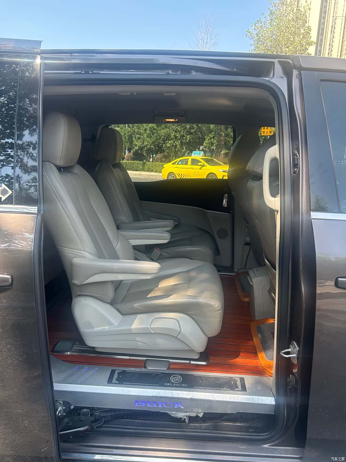 Buick GL8, 2023 10