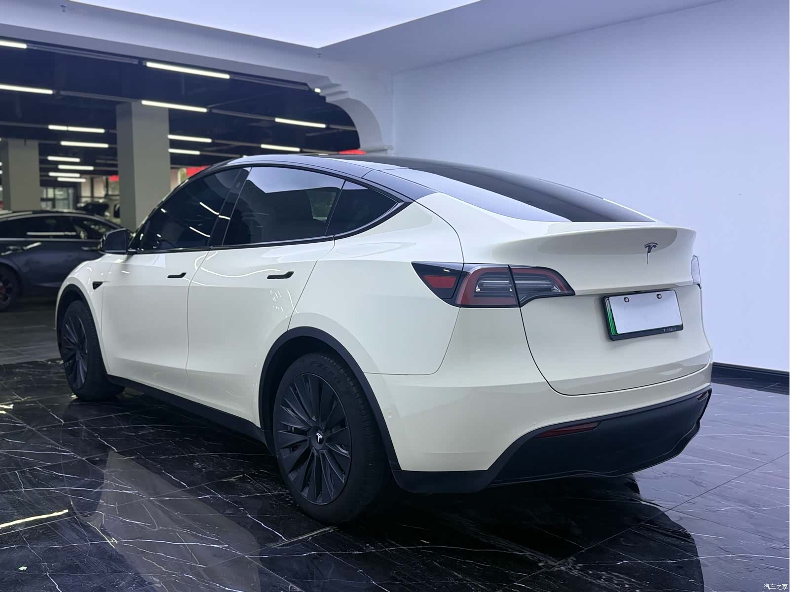 Tesla Model Y, 2022 19