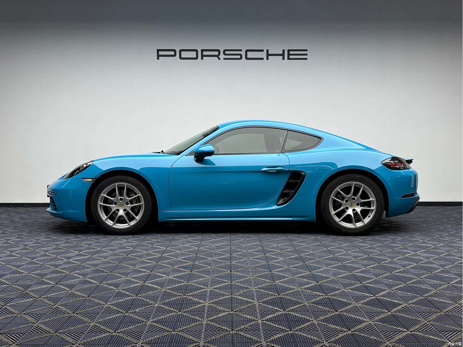 Porsche Cayman, 2019 6