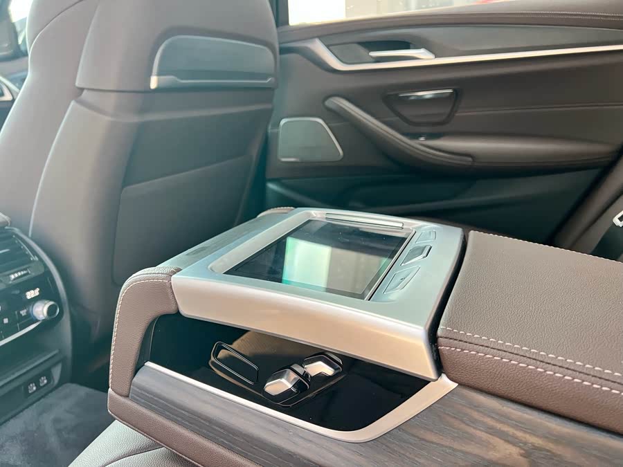 BMW 5 Series 2021, фото 4
