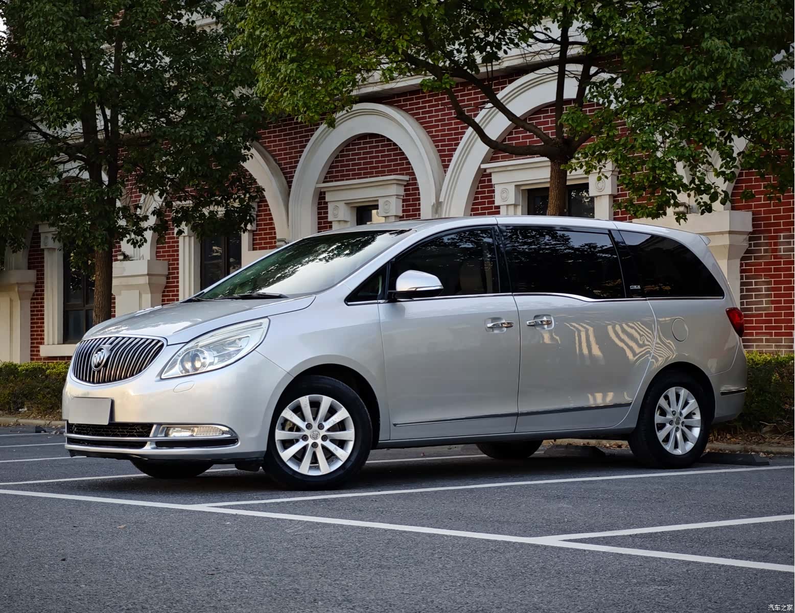 Buick GL8, 2014 1