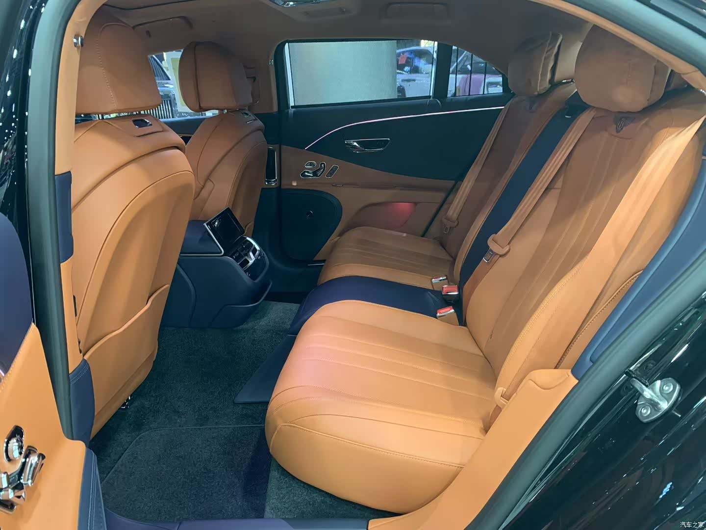 Bentley Flying Spur, 2026 8