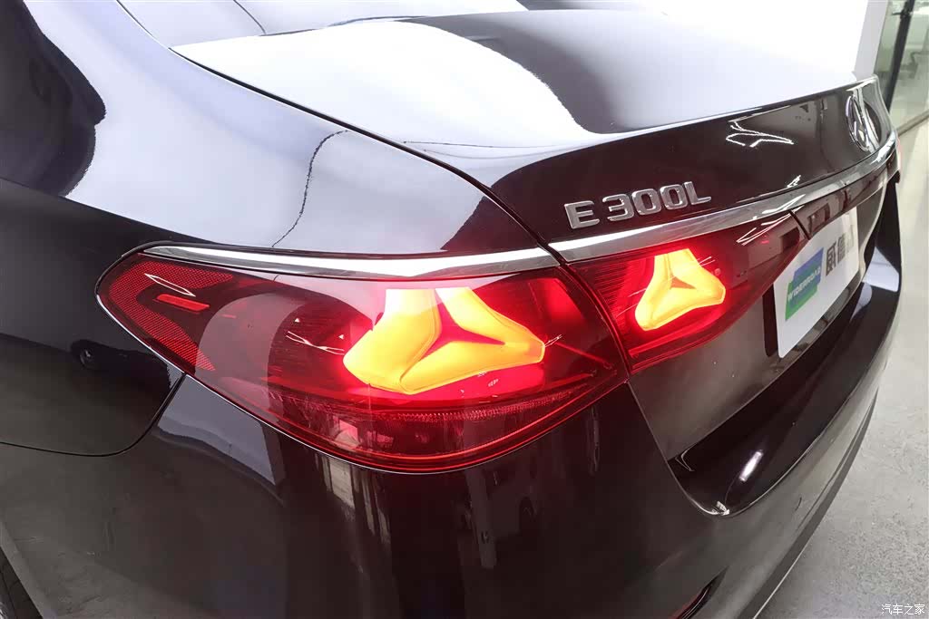 Mercedes-Benz E-Class, 2024 33
