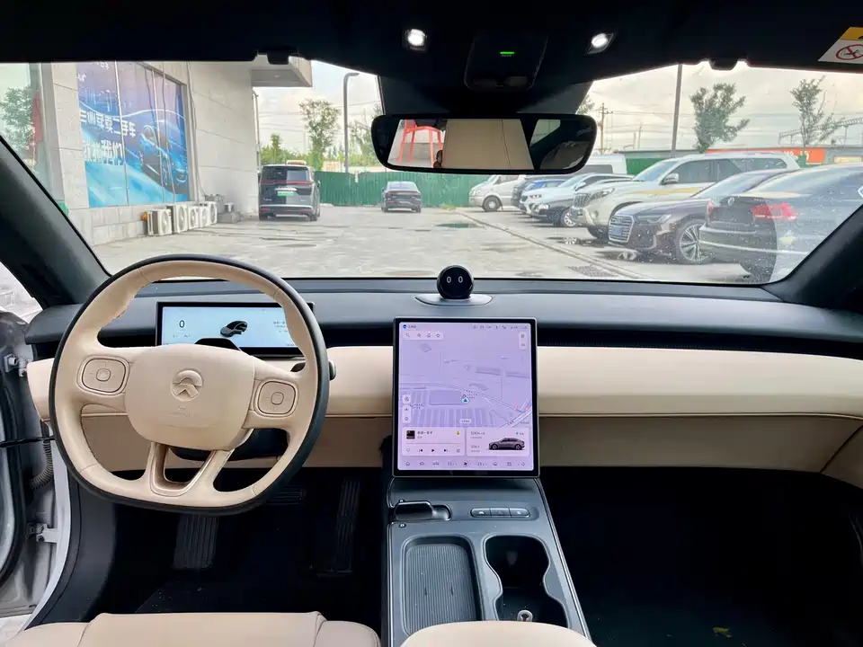 NIO ET5