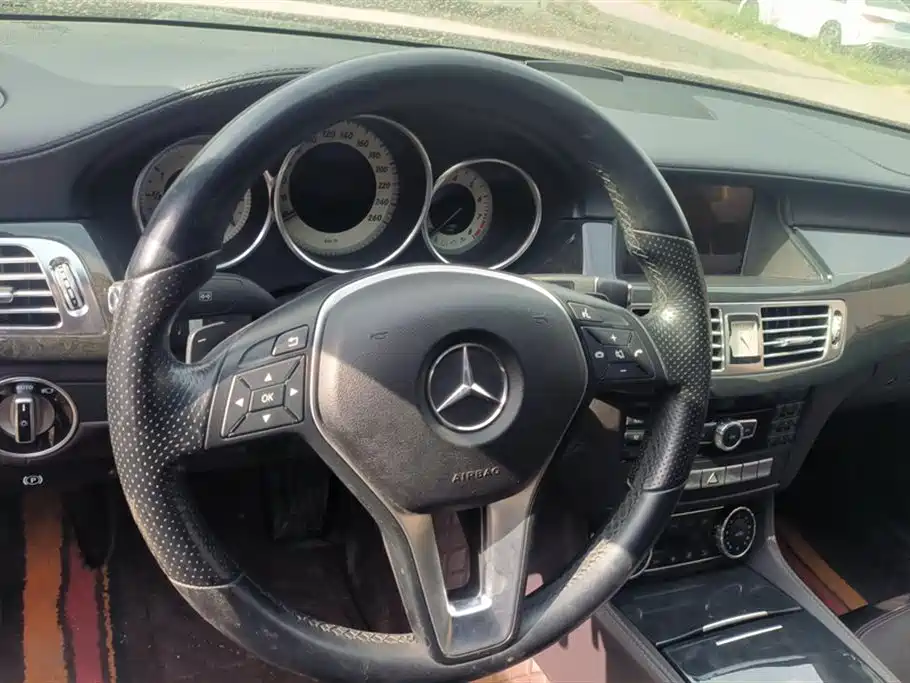Mercedes-Benz CLS Mercedes-Benz CLS