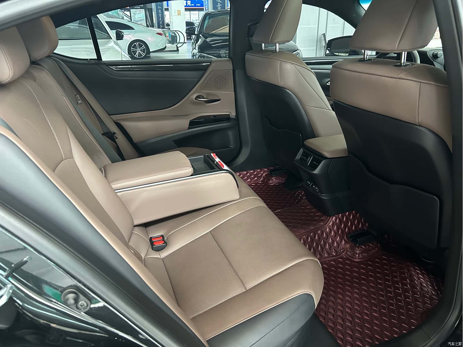 Lexus ES, 2022 11