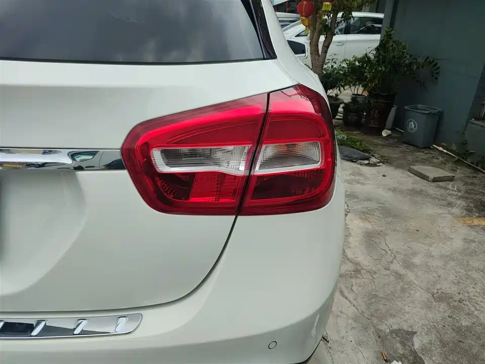 Mercedes-Benz GLA Mercedes-Benz GLA
