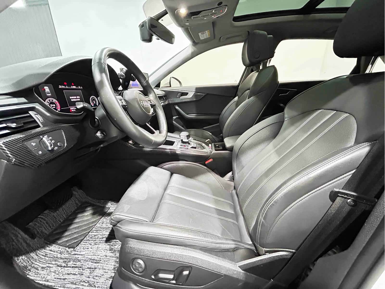 Audi A4L, 2020 все фото