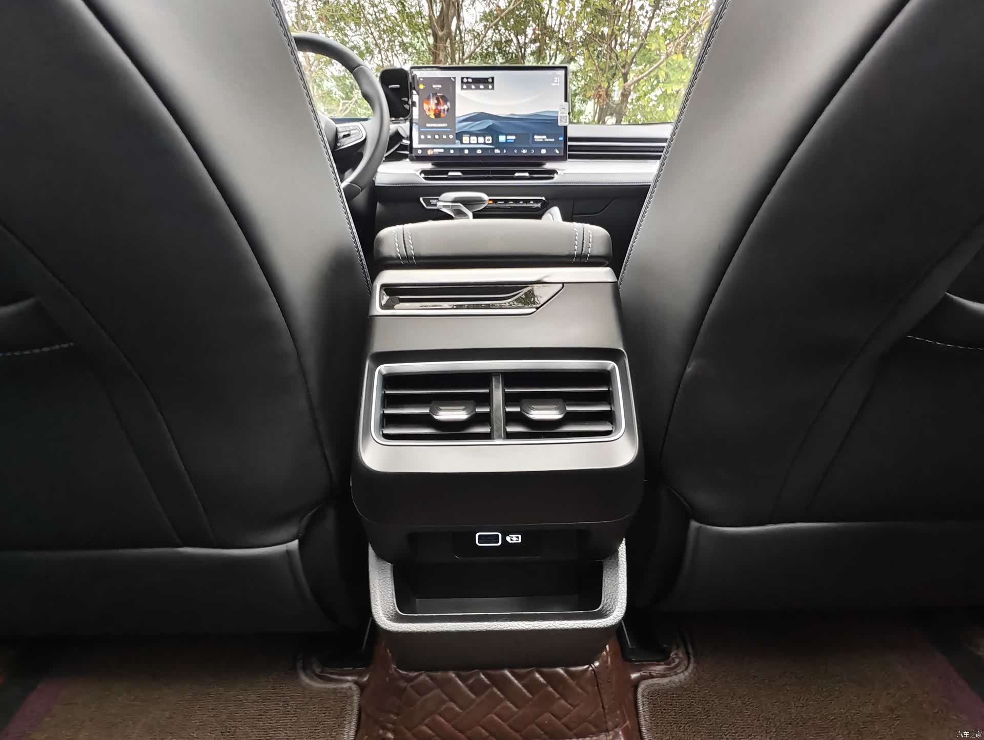 Geely Preface, 2025 18