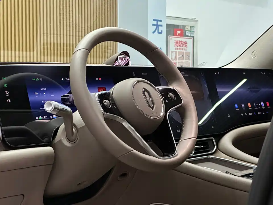 AITO Ask the world M9