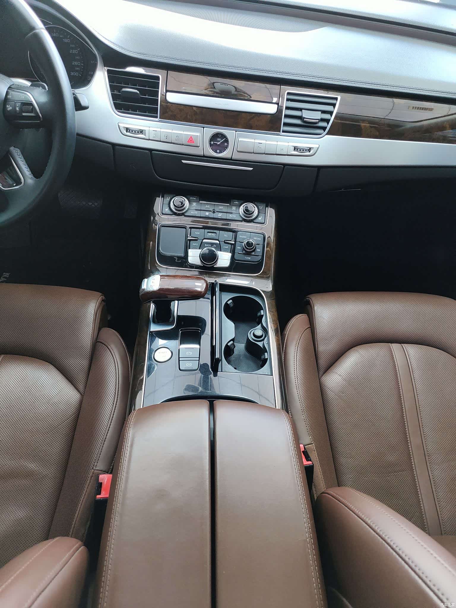 Audi A8L, 2015 11