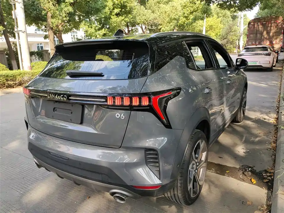 Lynk & Co 06