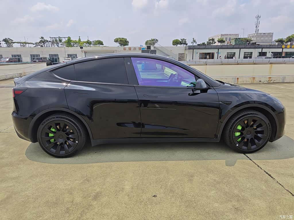 Tesla Model Y, 2023 16
