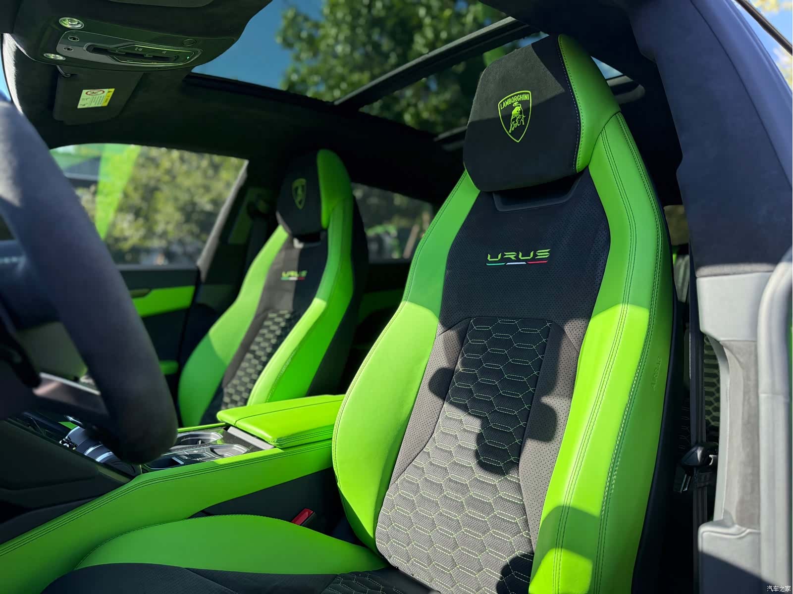 Lamborghini Urus, 2023 12