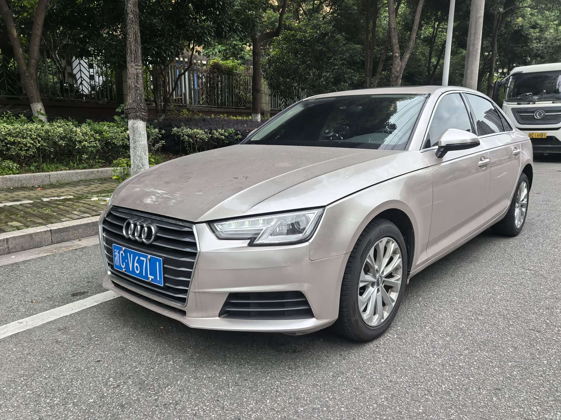 Audi A4L, 2017 1