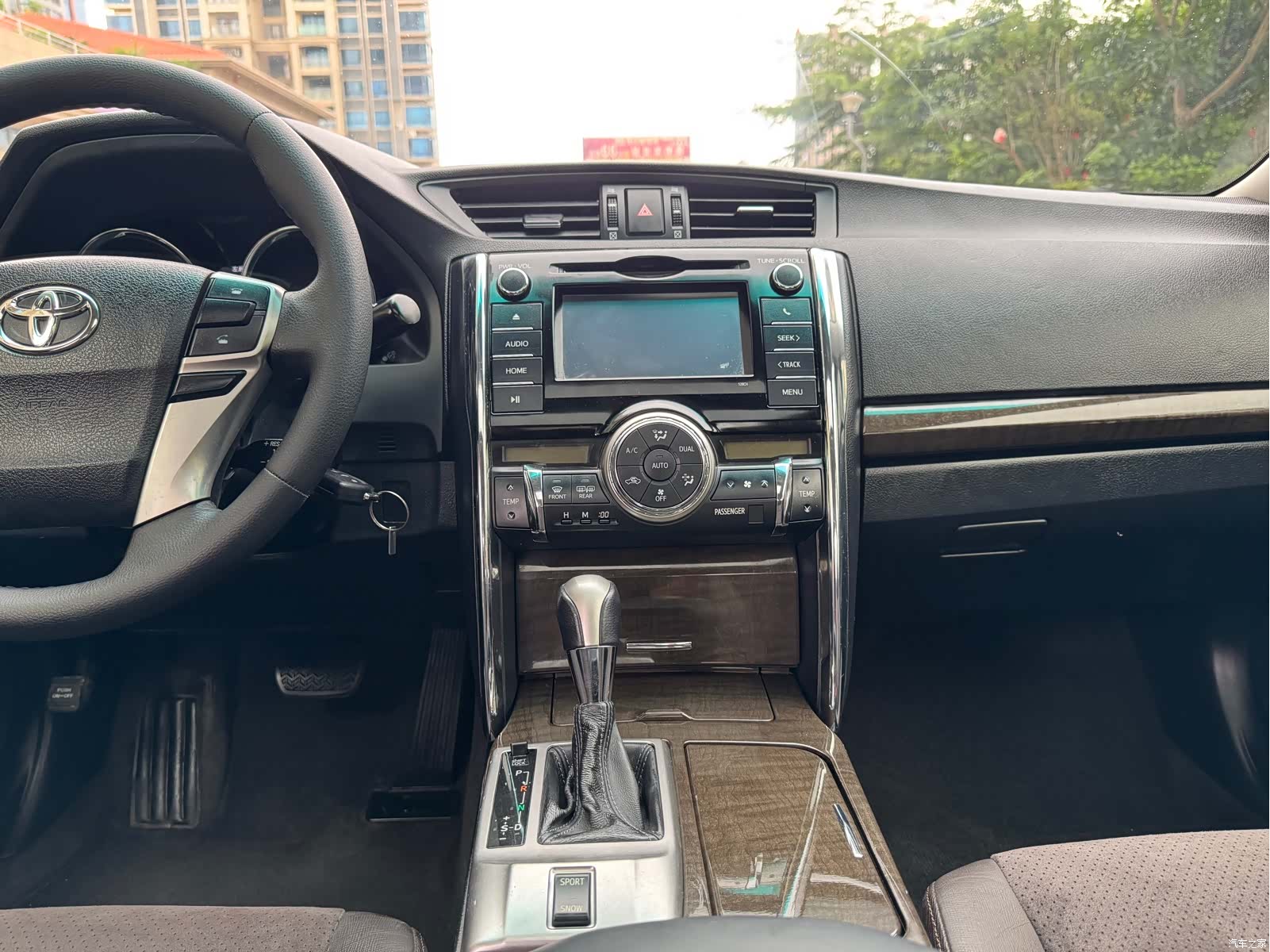 Toyota 2.5V, 2014 17