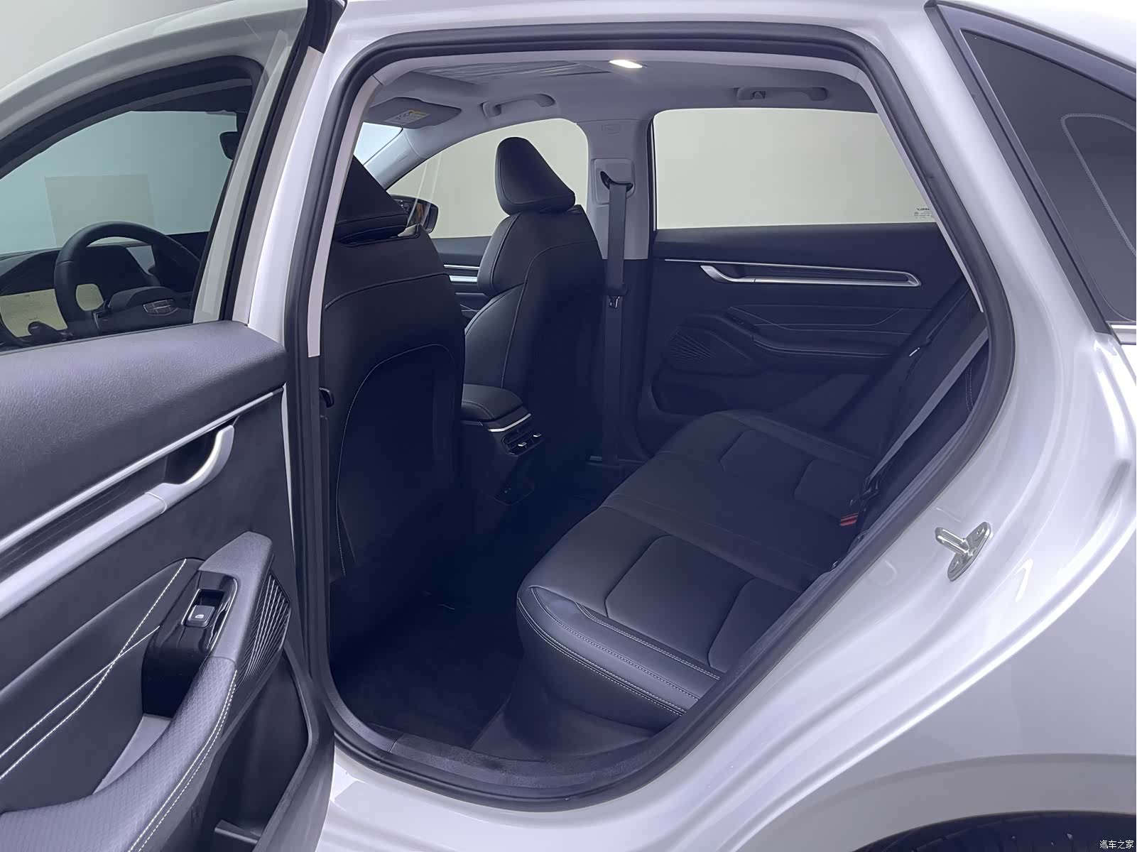 Geely Emgrand, 2026 12