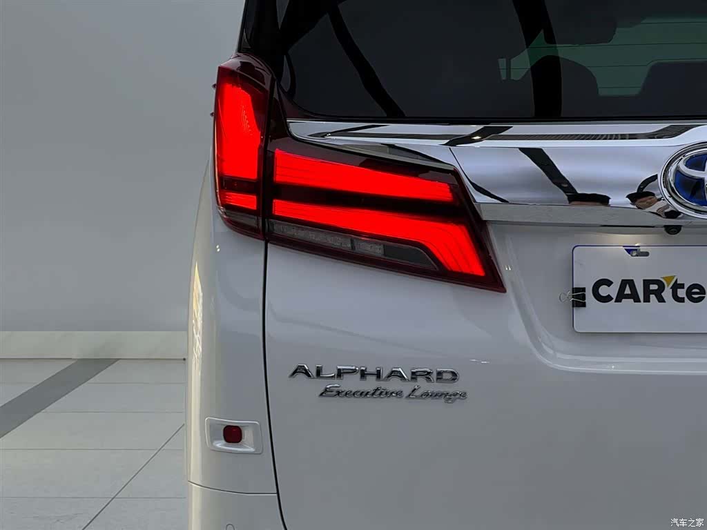 Toyota Alphard, 2022 12