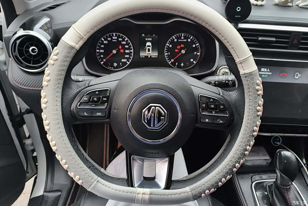 MG ZS, 2022 15