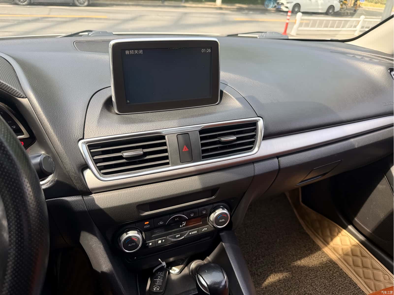 Mazda Mazda3, 2014 8